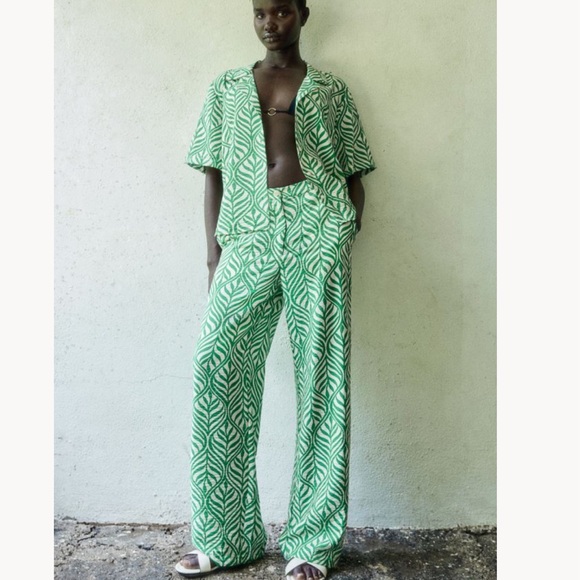 H&M Pants - H&M Green Leaf drapey wide leg pants vacation Size 10 Large NWT